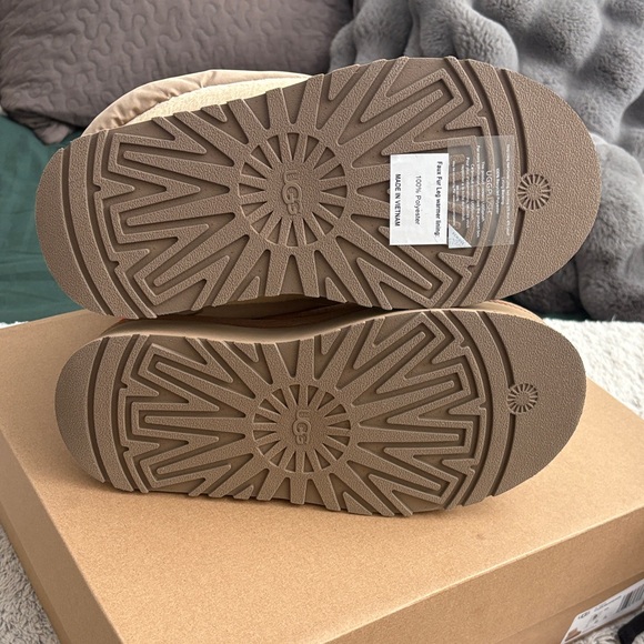 UGG Women's Tan and Brown Winter Boots - Picture 6 of 10